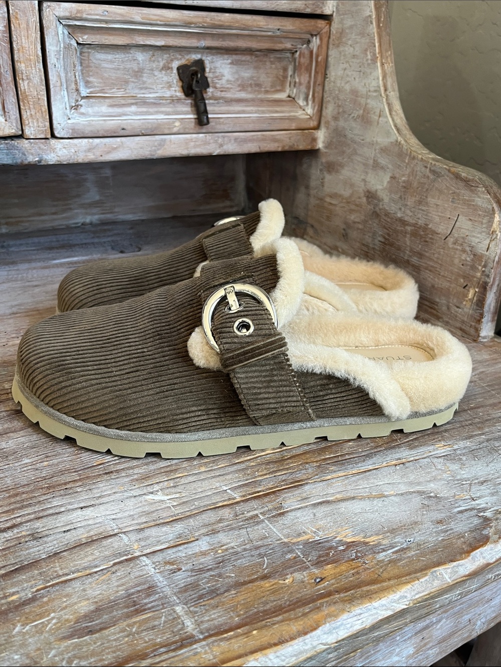 🤍 NWOT Stuart Weitzman Chrystie Shearling Clogs Size 9 Slip On Smokey Taupe